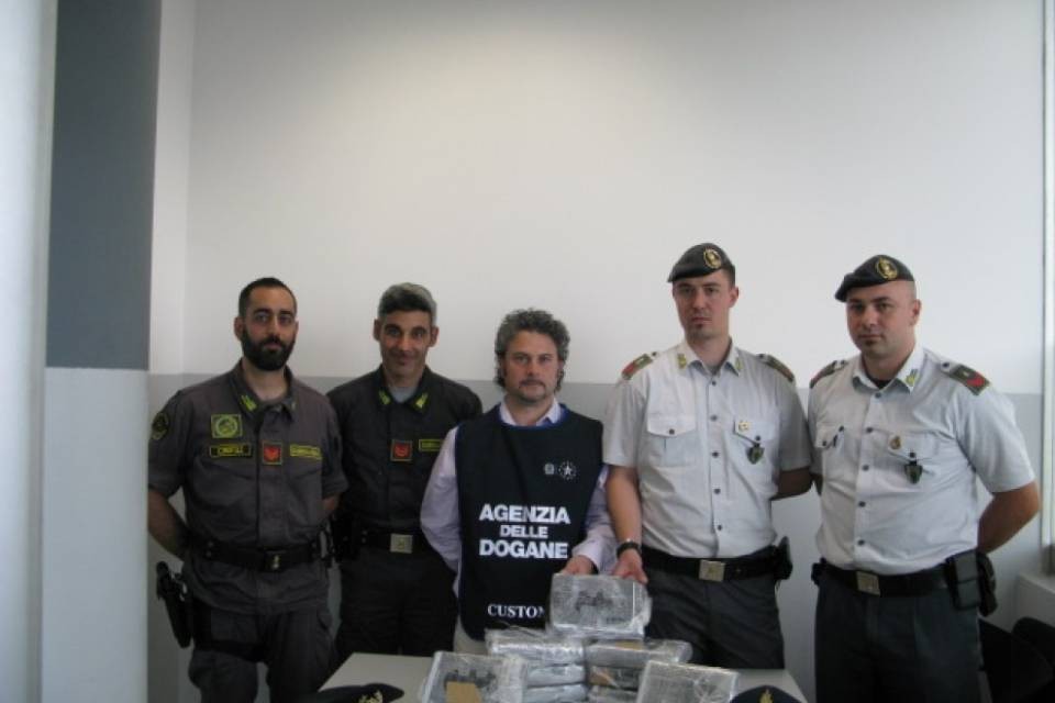 Brogeda, sequestrati 10kg di cocaina