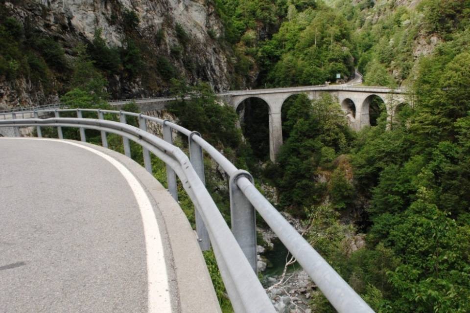 Valle Onsernone, strada chiusa per cinque notti