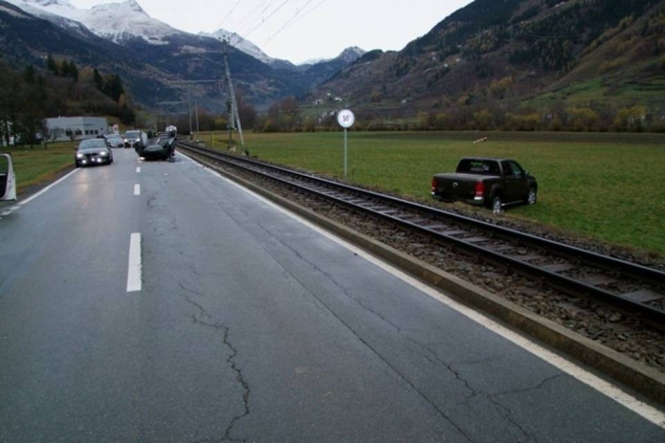 Scontro tra auto nei Grigioni