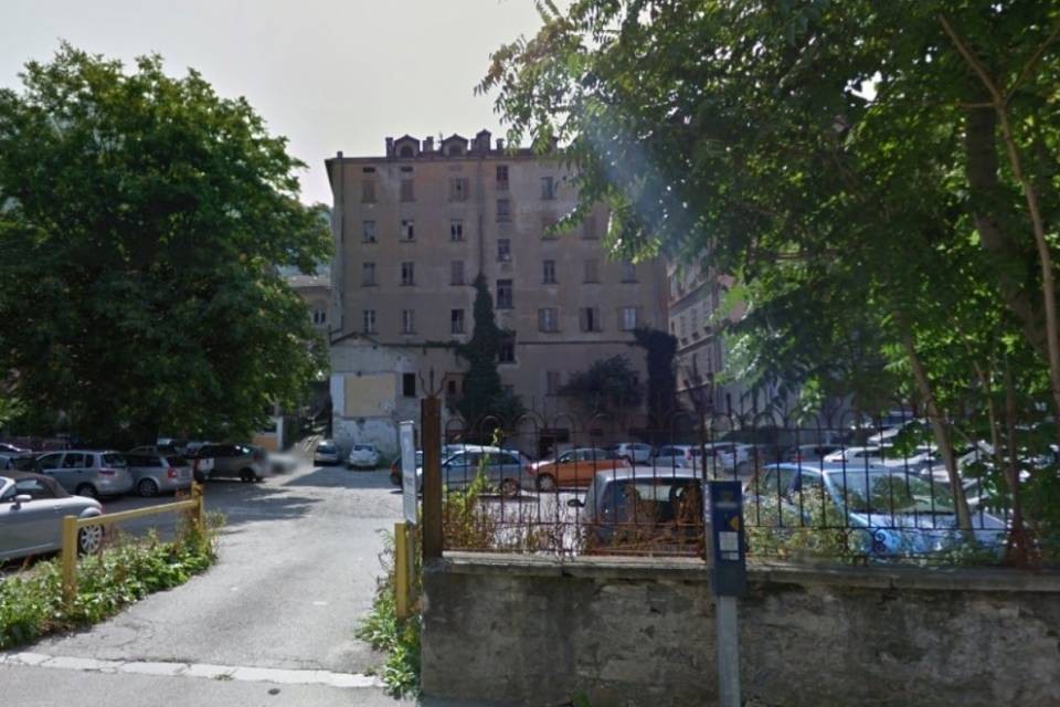 Minorenne si ferisce in un palazzo abbandonato