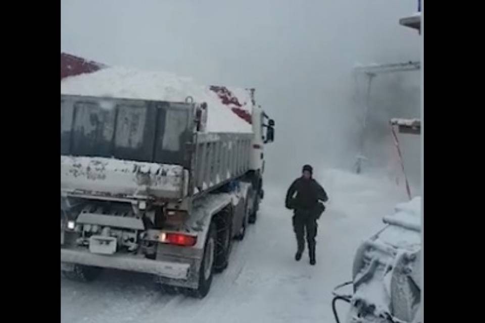 Davos, via i telefonini ai soldati