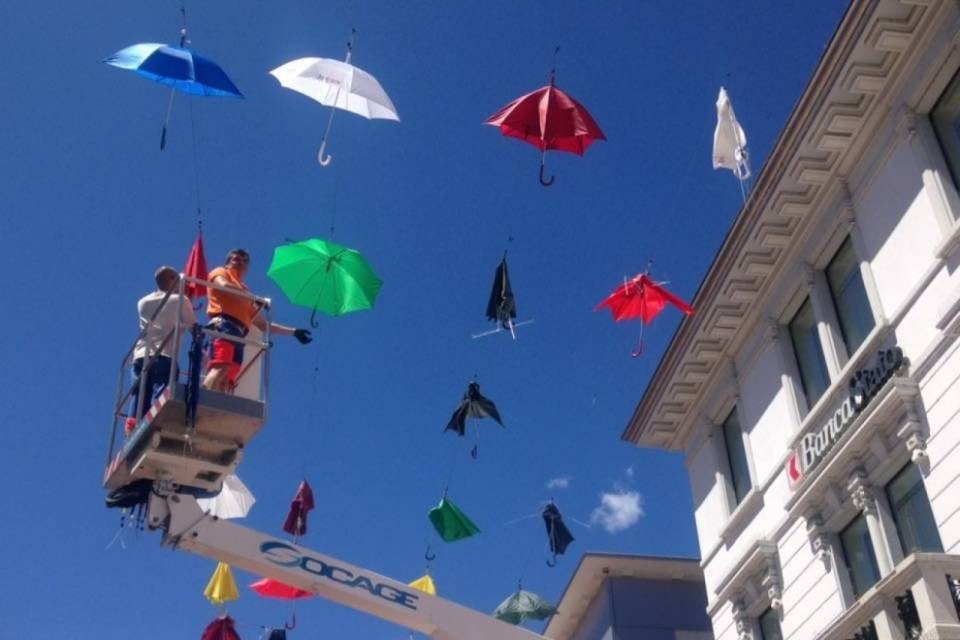 Chiasso riavrà il suo cielo di ombrelli