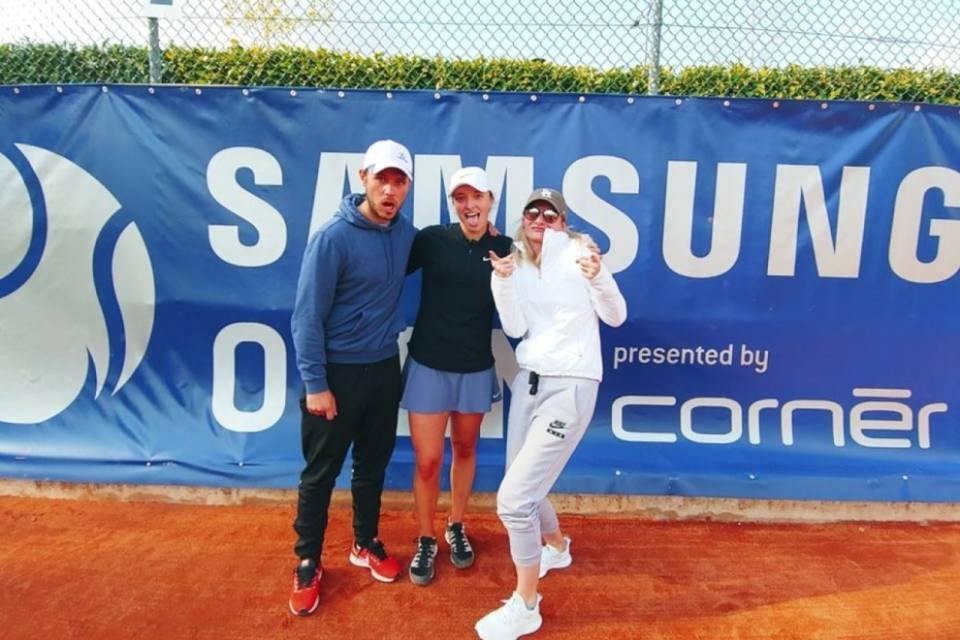 La Swiatek asfalta la Pliskova