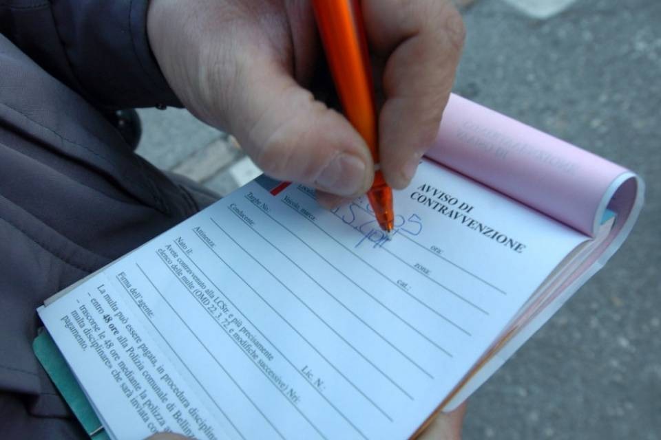 Volete contestare una multa? C'è chi propone un corso