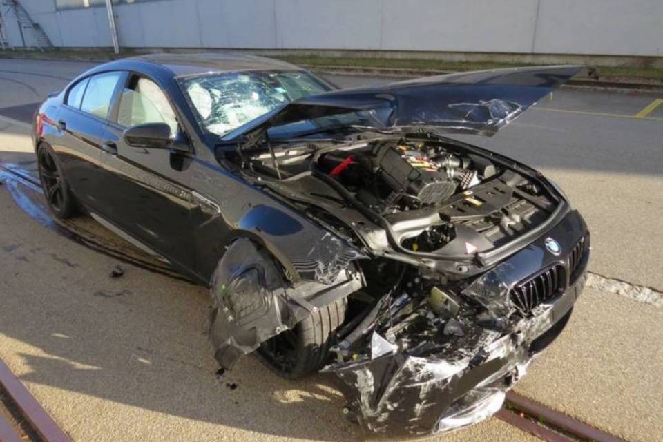 Neopatentato si schianta con un bolide da 600 cavalli