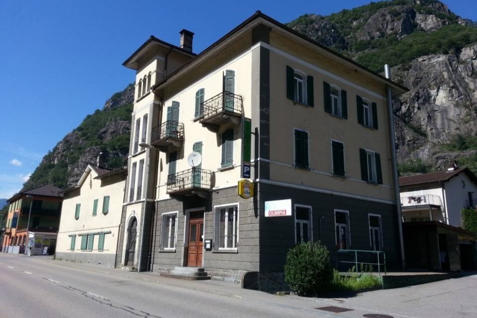 Il Governo: "Legalizzate quel bordello"