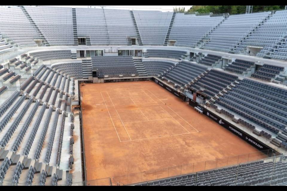 Federer torna a Roma, ma la pioggia fa saltare la partita