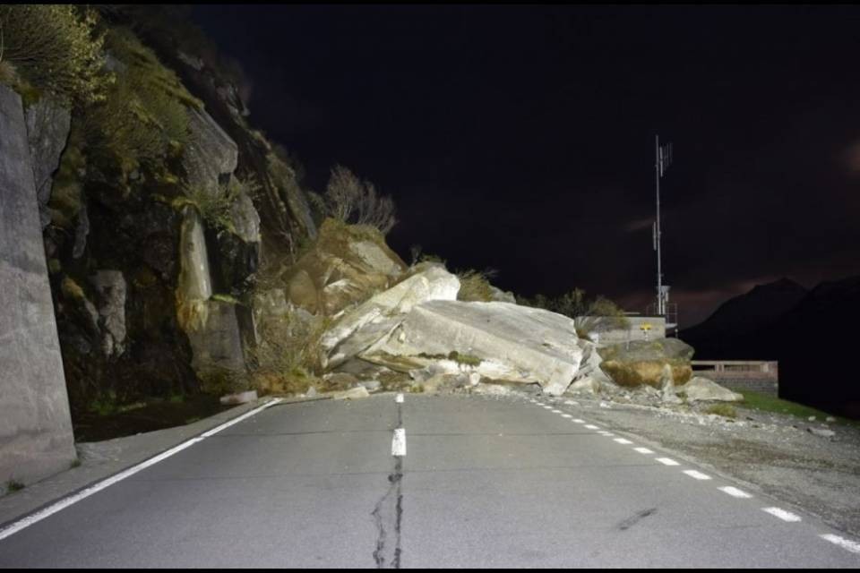 Frana sulla strada del Lucomagno, nessun ferito
