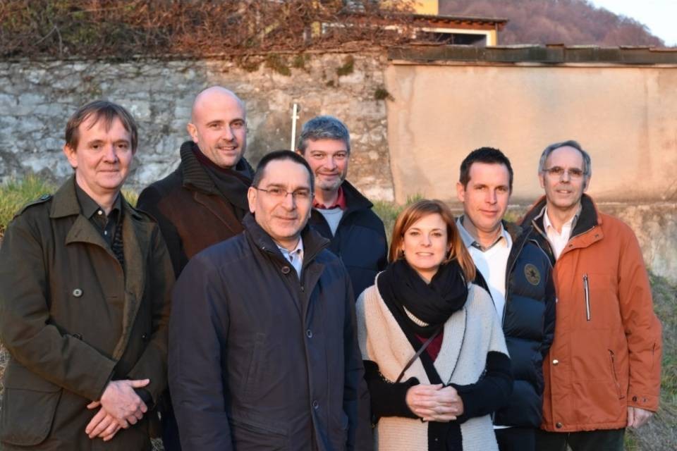 Sette per quattro poltrone?