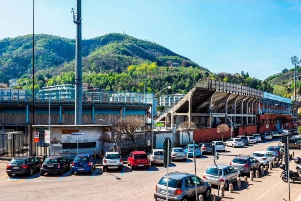 'Stadio inadeguato': il City di Guardiola fugge da Como