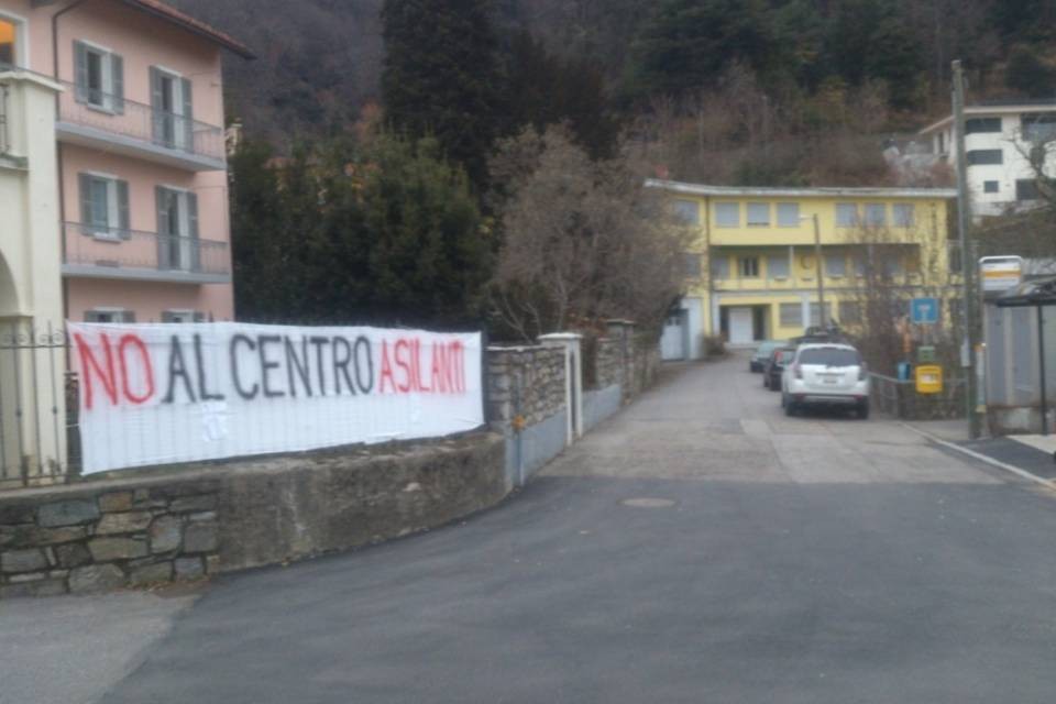 Manifestazione ad Astano. Ma gli asilanti non arrivano
