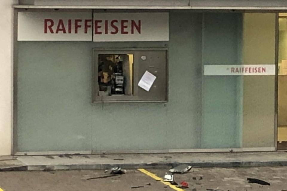 Rapine con esplosioni: spenti i bancomat esterni