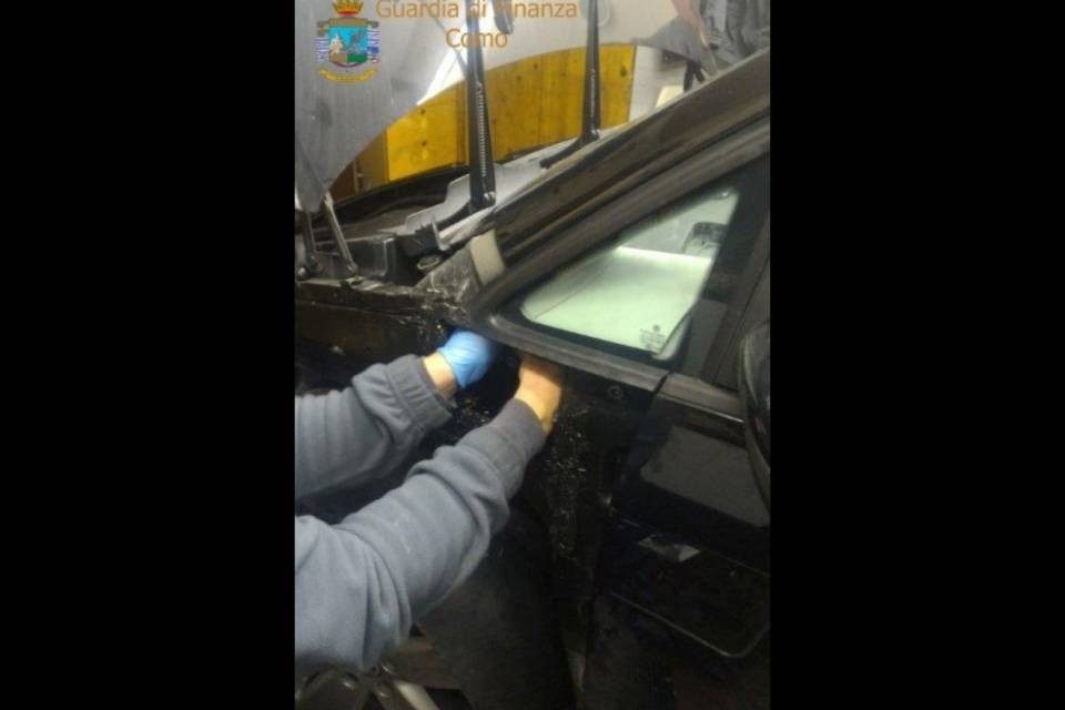 Avevano oltre 10 kg di eroina nell'auto