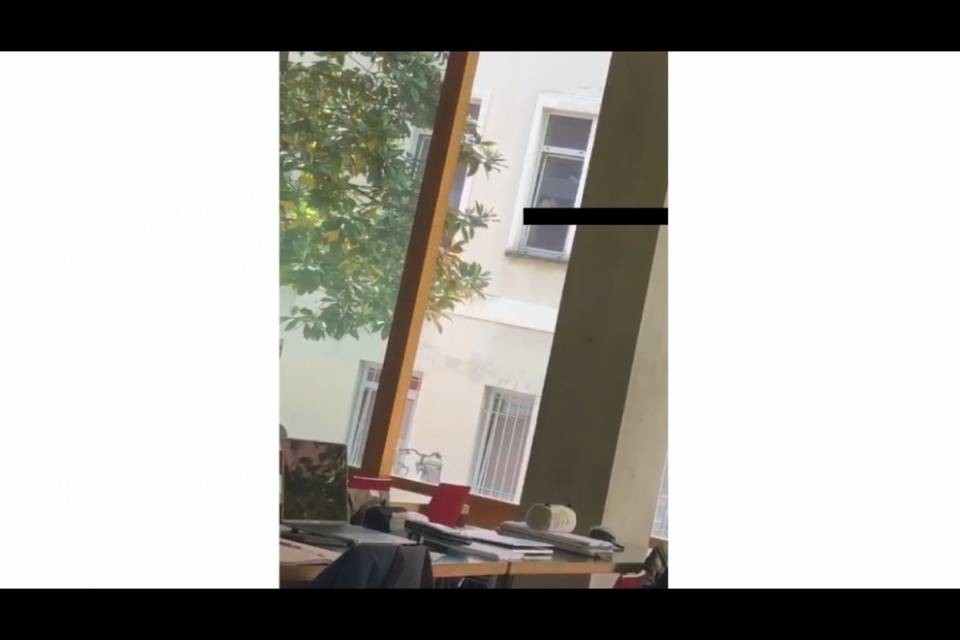 Esibizionista si masturba davanti agli studenti dell'USI