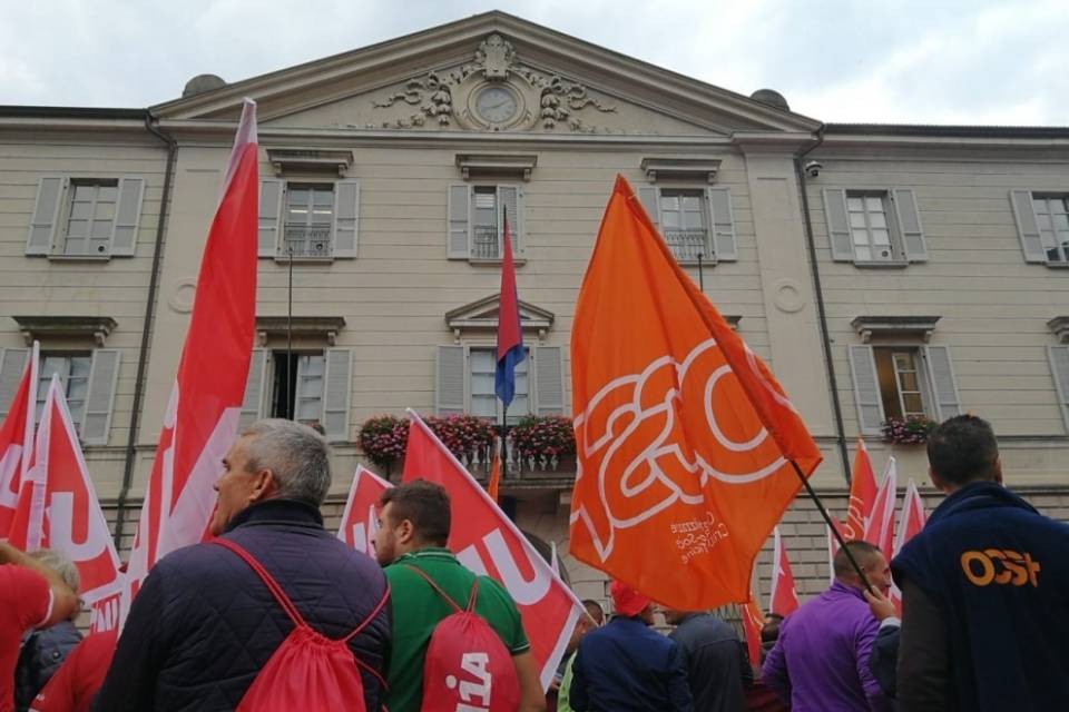 Migliaia di muratori in piazza a Zurigo