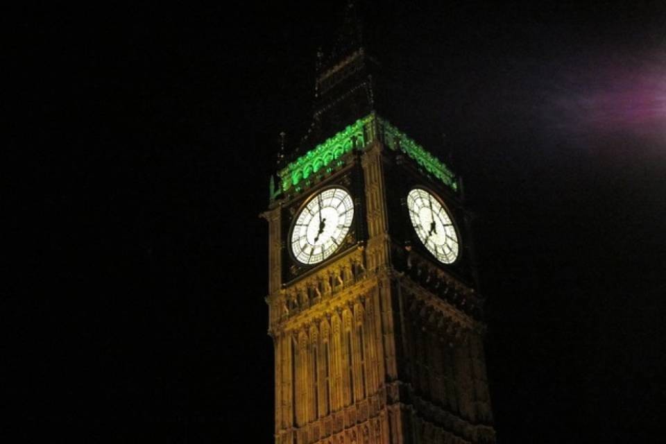 Il Big Ben cade a pezzi