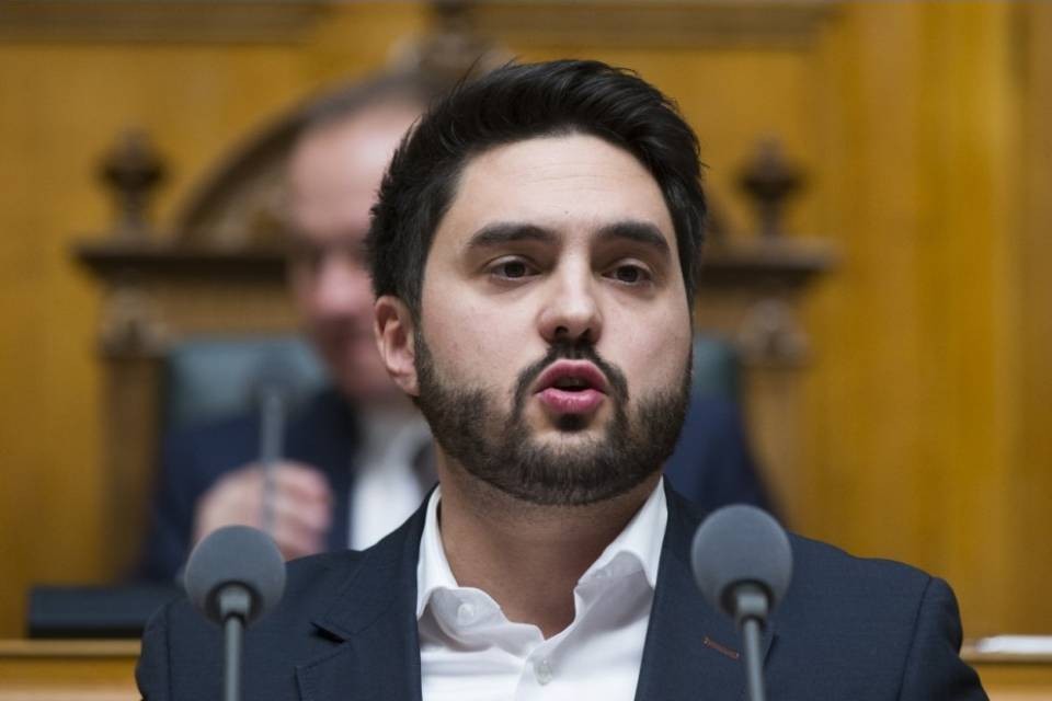 “L’albanese e il serbo croato lingue nazionali!”