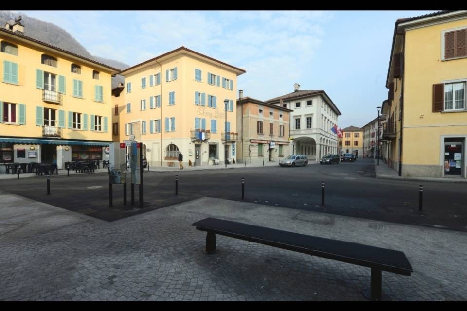 Auto dimezzate a Riva San Vitale
