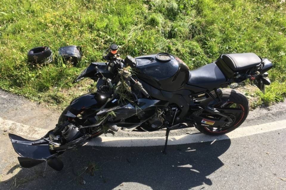 Incidente in moto nei Grigioni, grave la passeggera