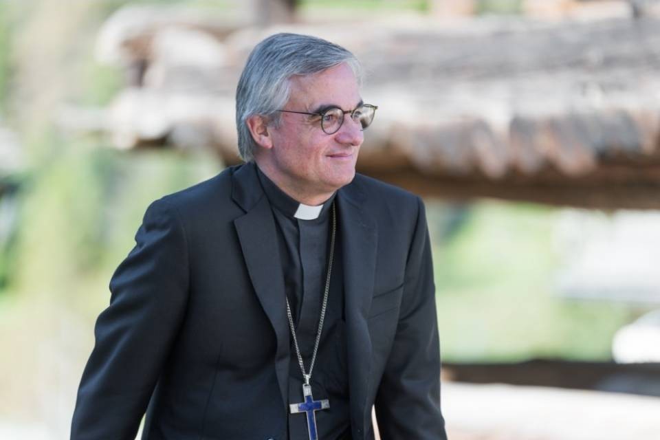 "Viviamo questa Pasqua insieme nonostante la lontananza"