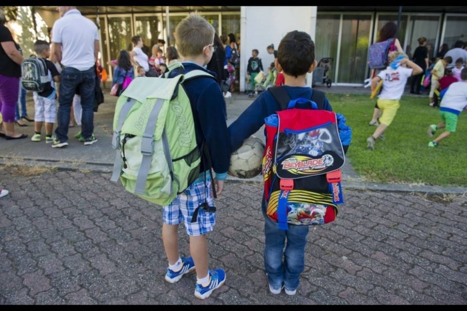 Un papà regala 2'000 disinfettanti ai bambini di Locarno