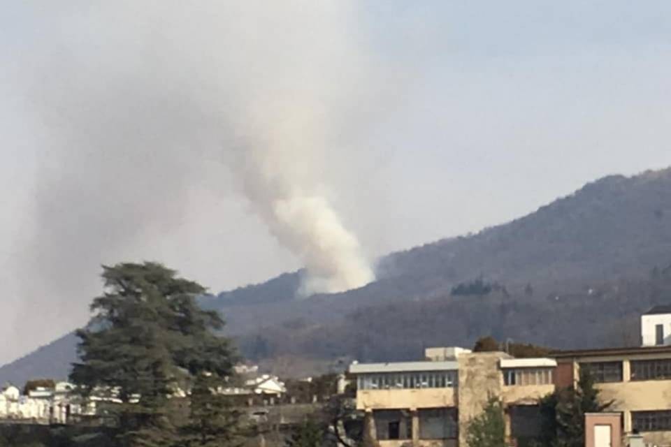 Incendio nei boschi della Val di Muggio