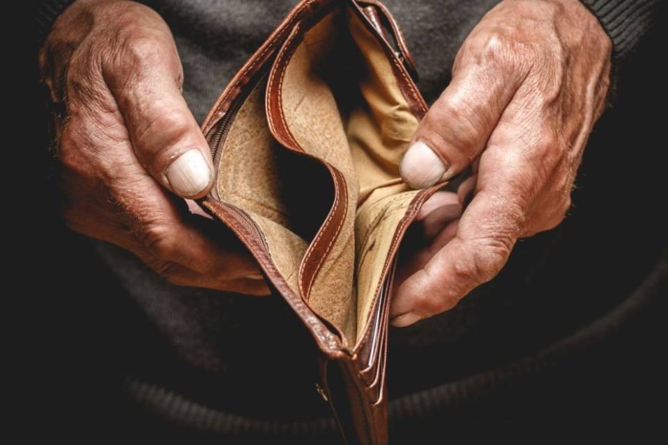Assistenza sociale, il rischio aumenta per gli over 45