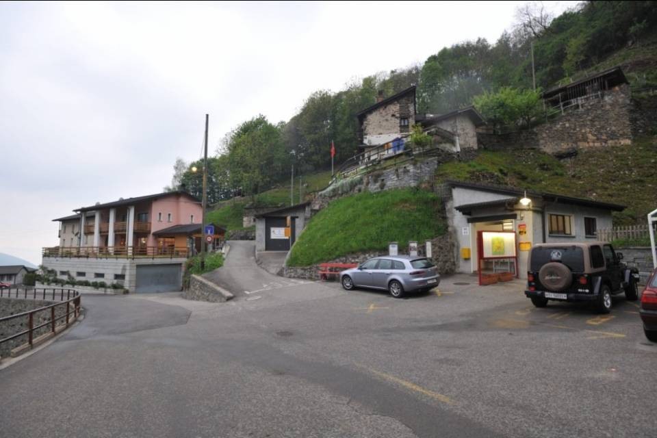 Trasportò 90 clandestini dall'Italia alla Svizzera