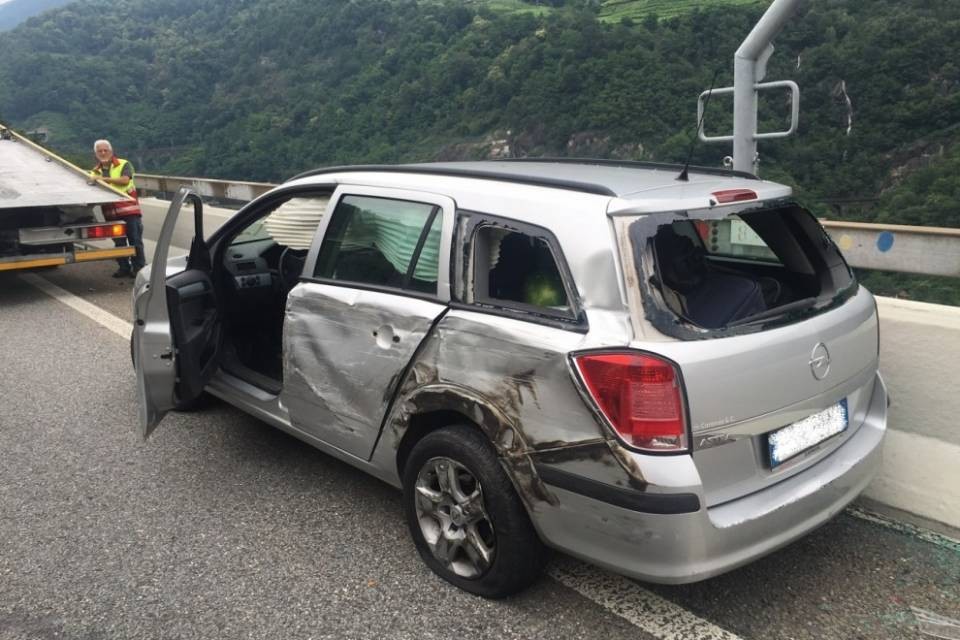 Tre feriti sull'A2