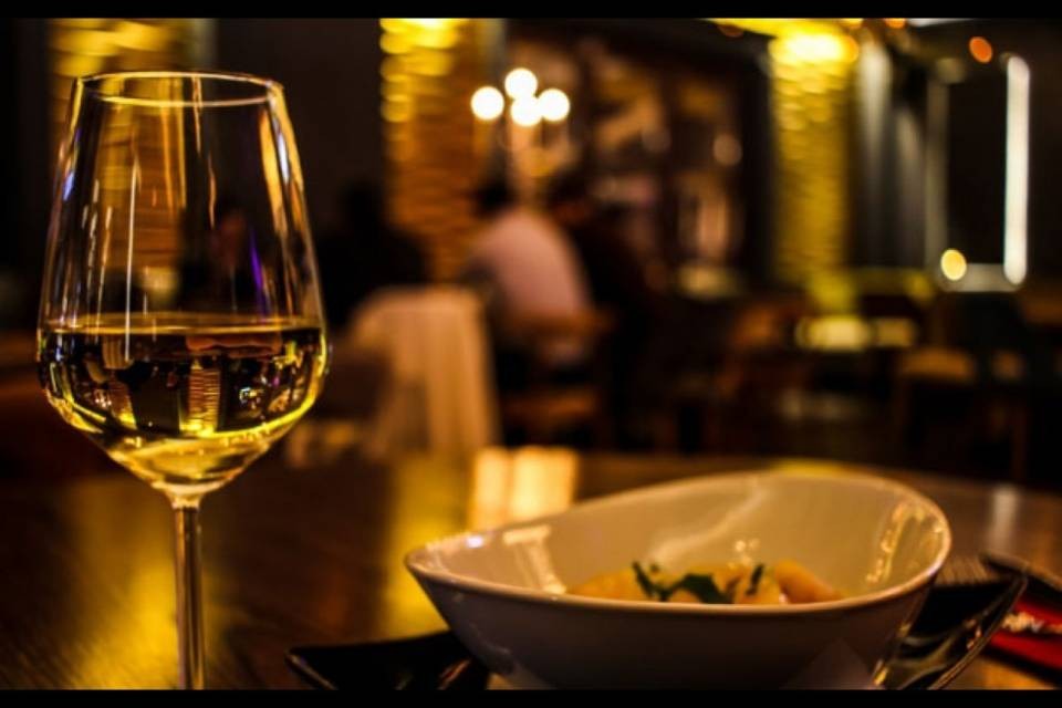 "9 franchi per un misero aperitivo. Mentre al confine..."