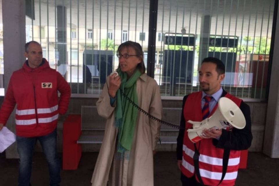 "No a stazioni fantasma e treni non accompagnati"