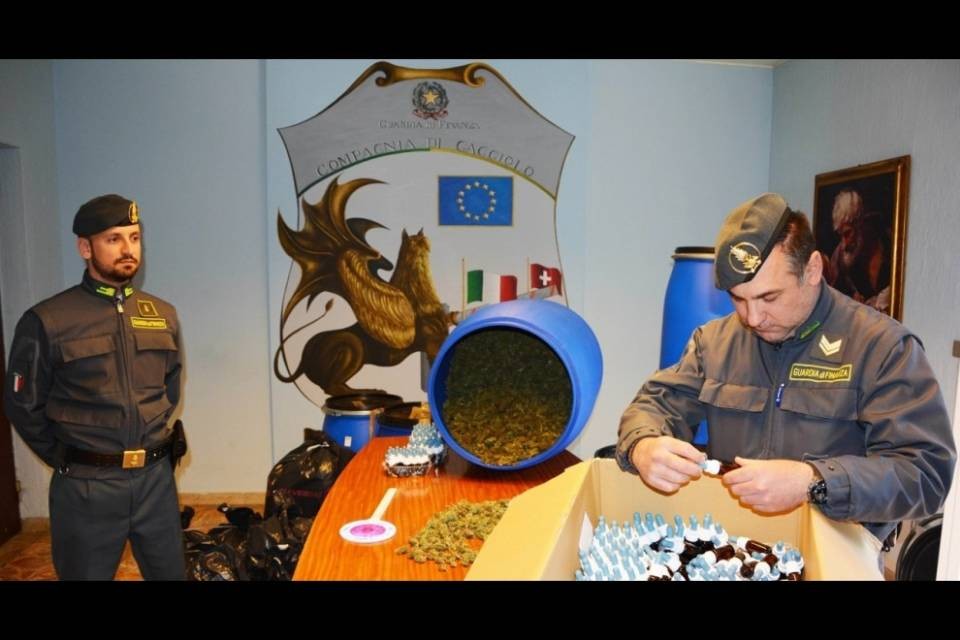 Sequestrati 50 kg di marijuana e olio di canapa al confine
