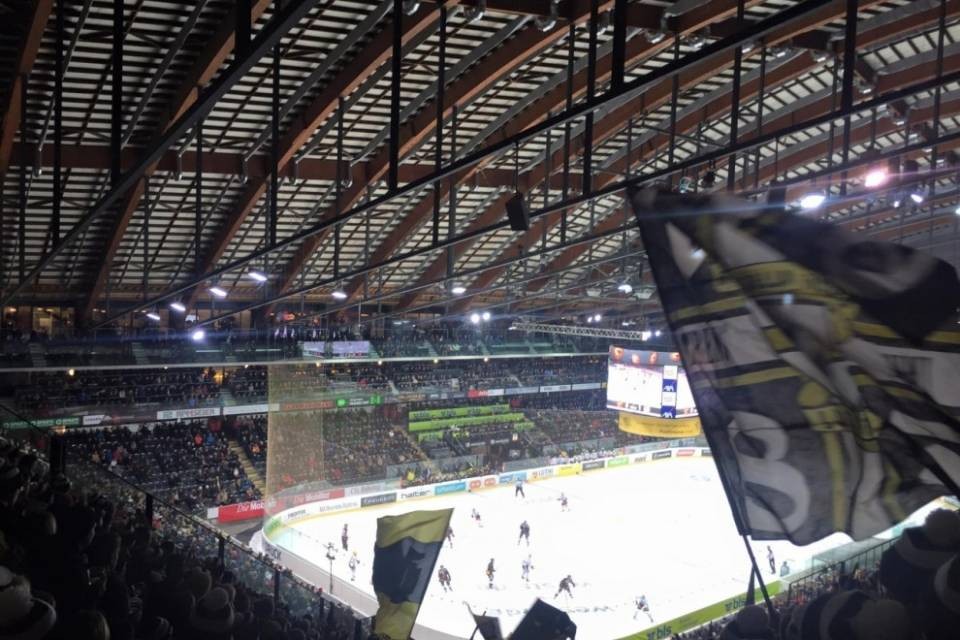 Tifoso del Lugano ferito da un petardo
