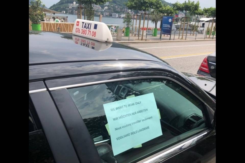 Lugano, l'appello dei tassisti B: "Vogliamo solo lavorare"