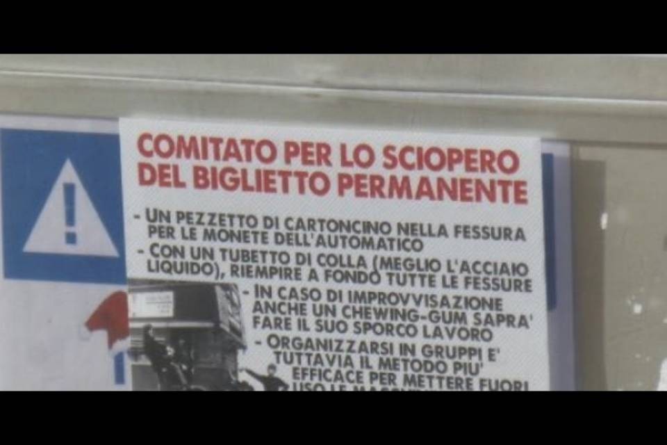 "Sabotate i distributori di biglietti, meglio con l'acciaio liquido"