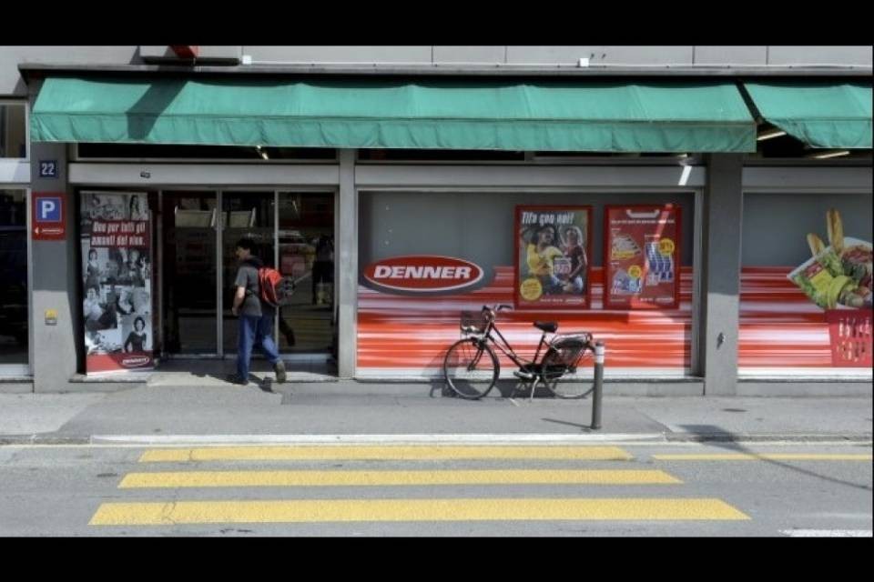 Chiasso, il Denner non si tocca: trovate duemila firme