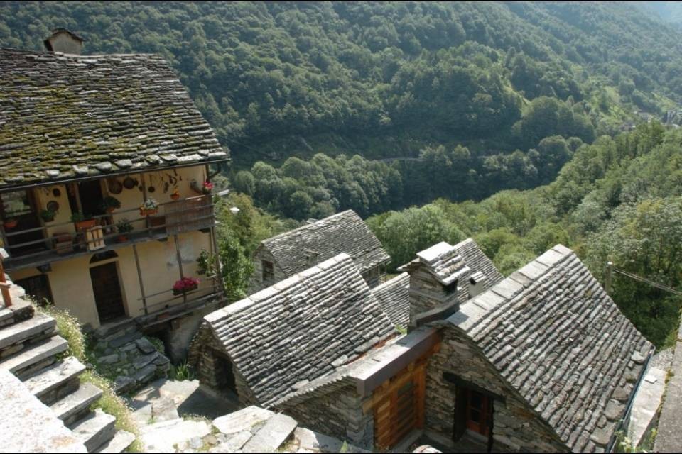 "Prima i nostri" spopola a Corippo
