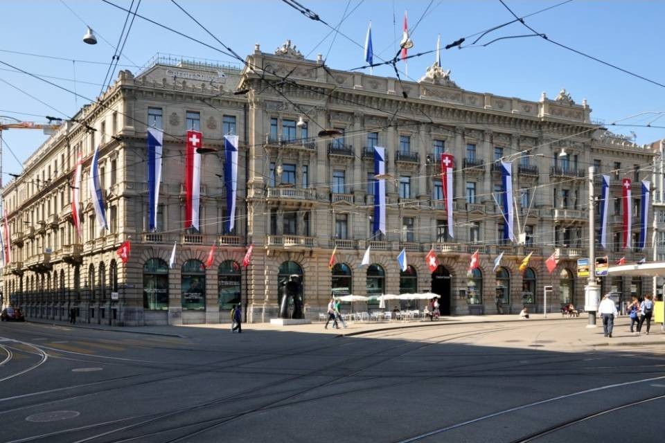 Futuro topmanager UBS pedinato: scattano diversi arresti