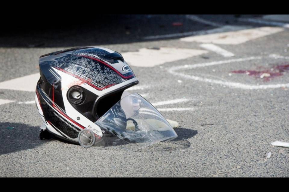 Motorino contro AutoPostale, un morto
