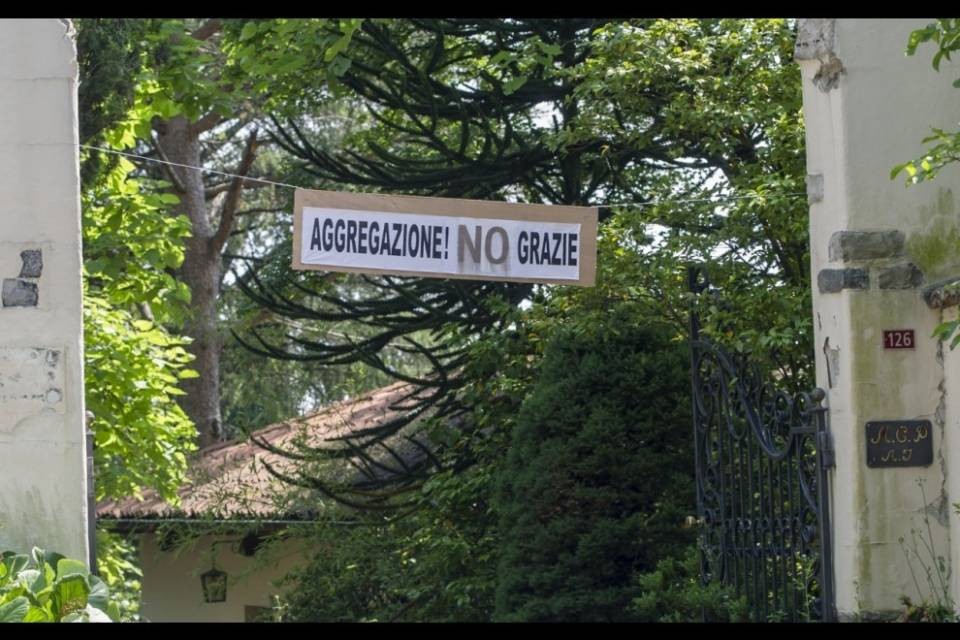 Non ti aggreghi? Ti taglio i fondi