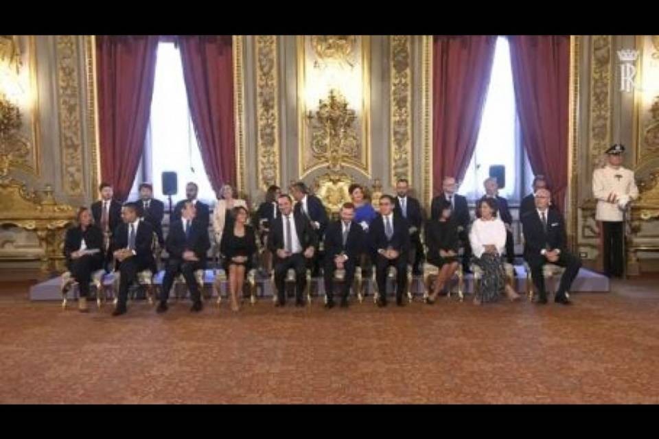 Fiducia al "BisConte", ma è bagarre con Lega-FdI