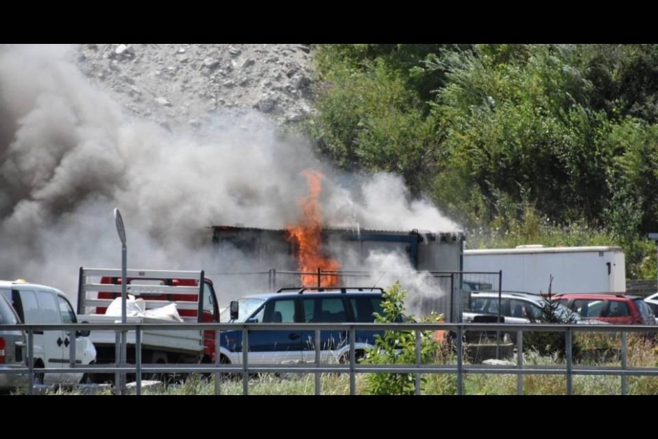 Cadenazzo, incendio nella zona industriale