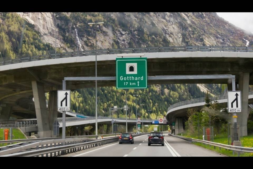 Poche code al Gottardo, il turismo rimane Oltralpe
