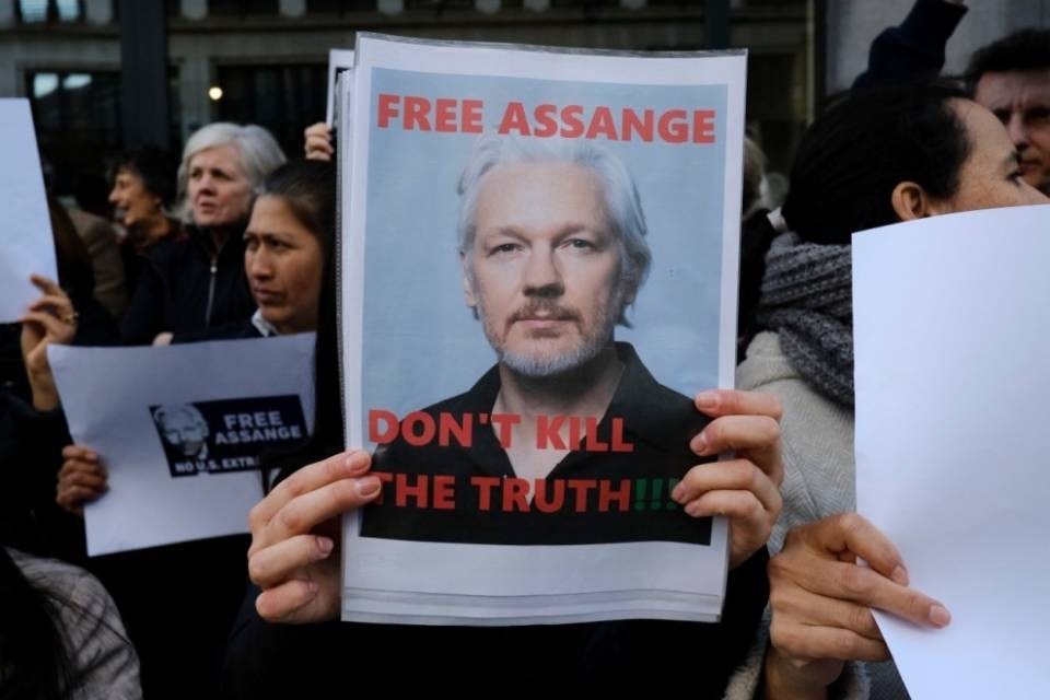 Ginevra, possibile richiesta di visto umanitario per Assange