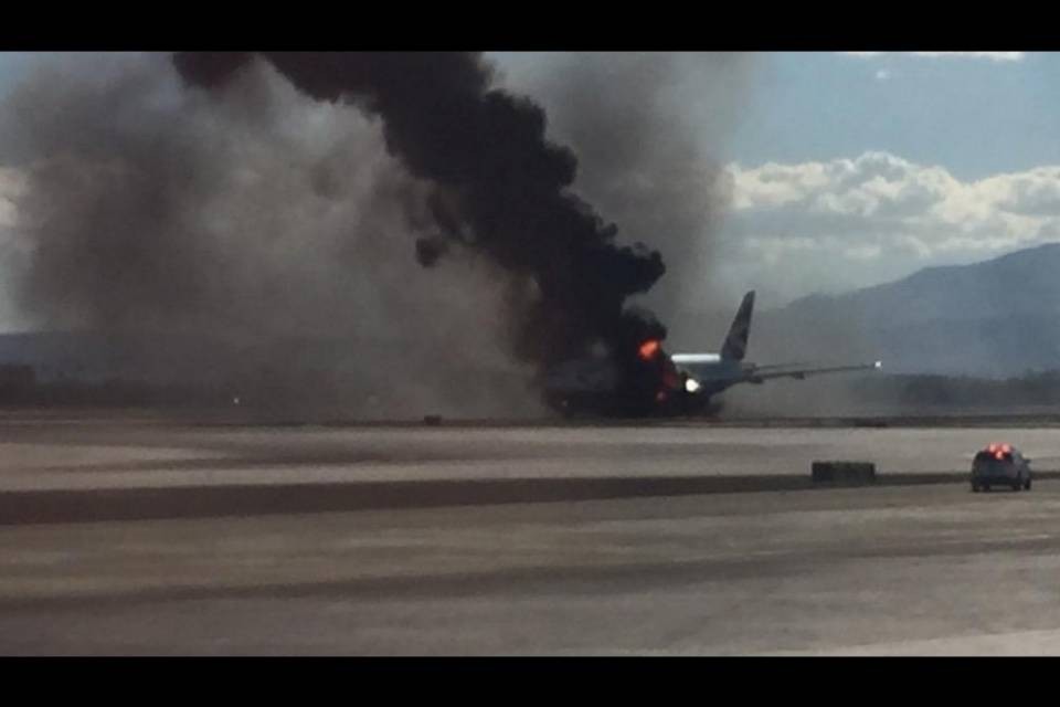 Aereo in fiamme a Las Vegas, due feriti