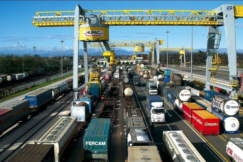 La Svizzera vuole incentivare il trasporto su rotaia