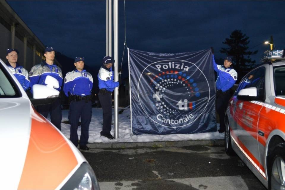 Nuovo vessillo per la Polizia cantonale