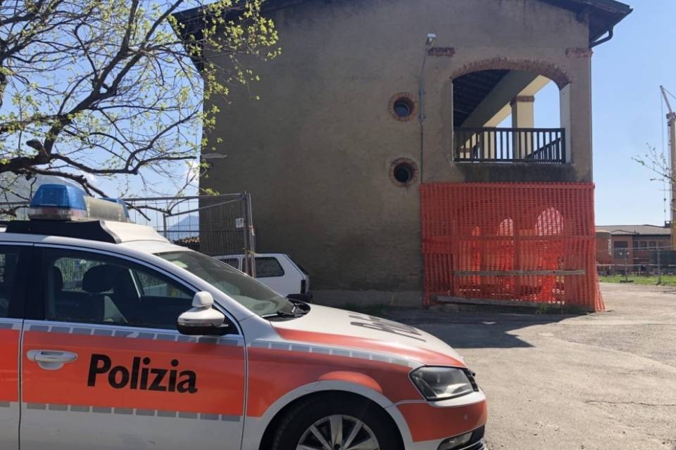 Operaio cade in un cantiere, è grave