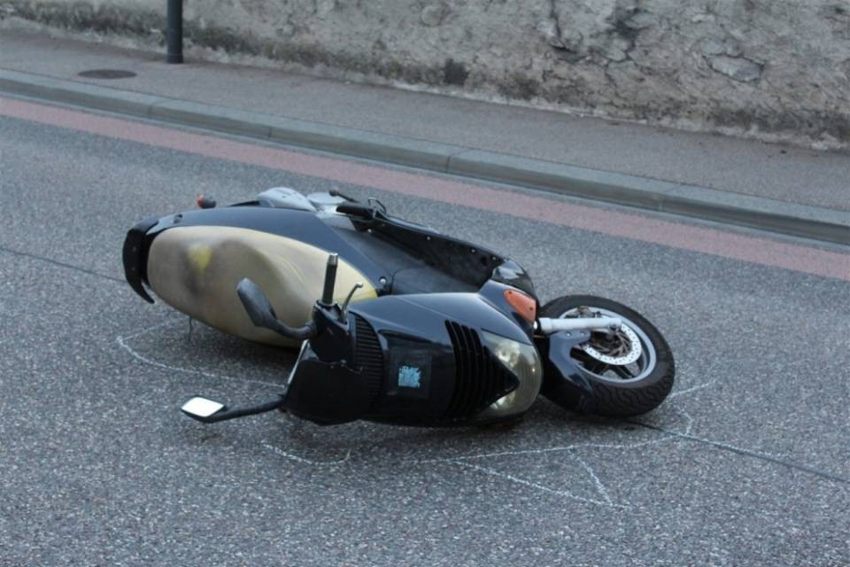 Bellinzona: Scontro tra auto e scooter