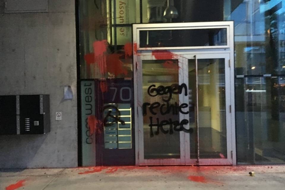 Vandalizzata la sede della Weltwoche